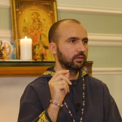 Интервью c санньясином Раманатхи Гири на тему: история и вероучение Всемирной Общины Санатана Дхармы, а также интерпретация индуизма в постсоветском пространстве.