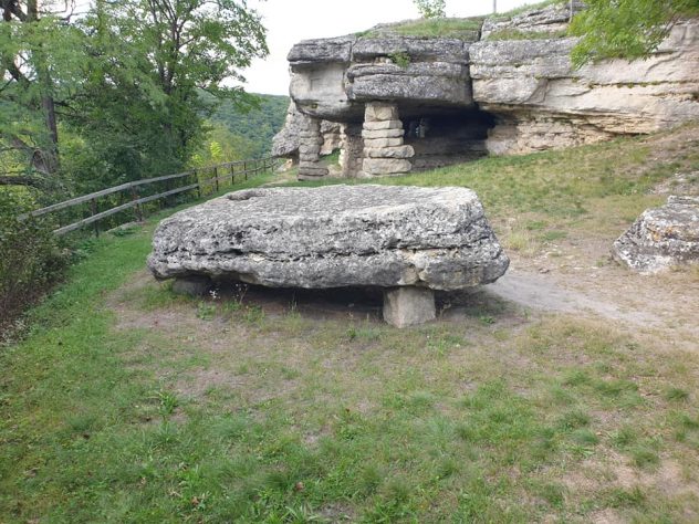 ЗАГАДКОВИЙ ГІРСЬКИЙ МАСИВ ТОВТРИ.