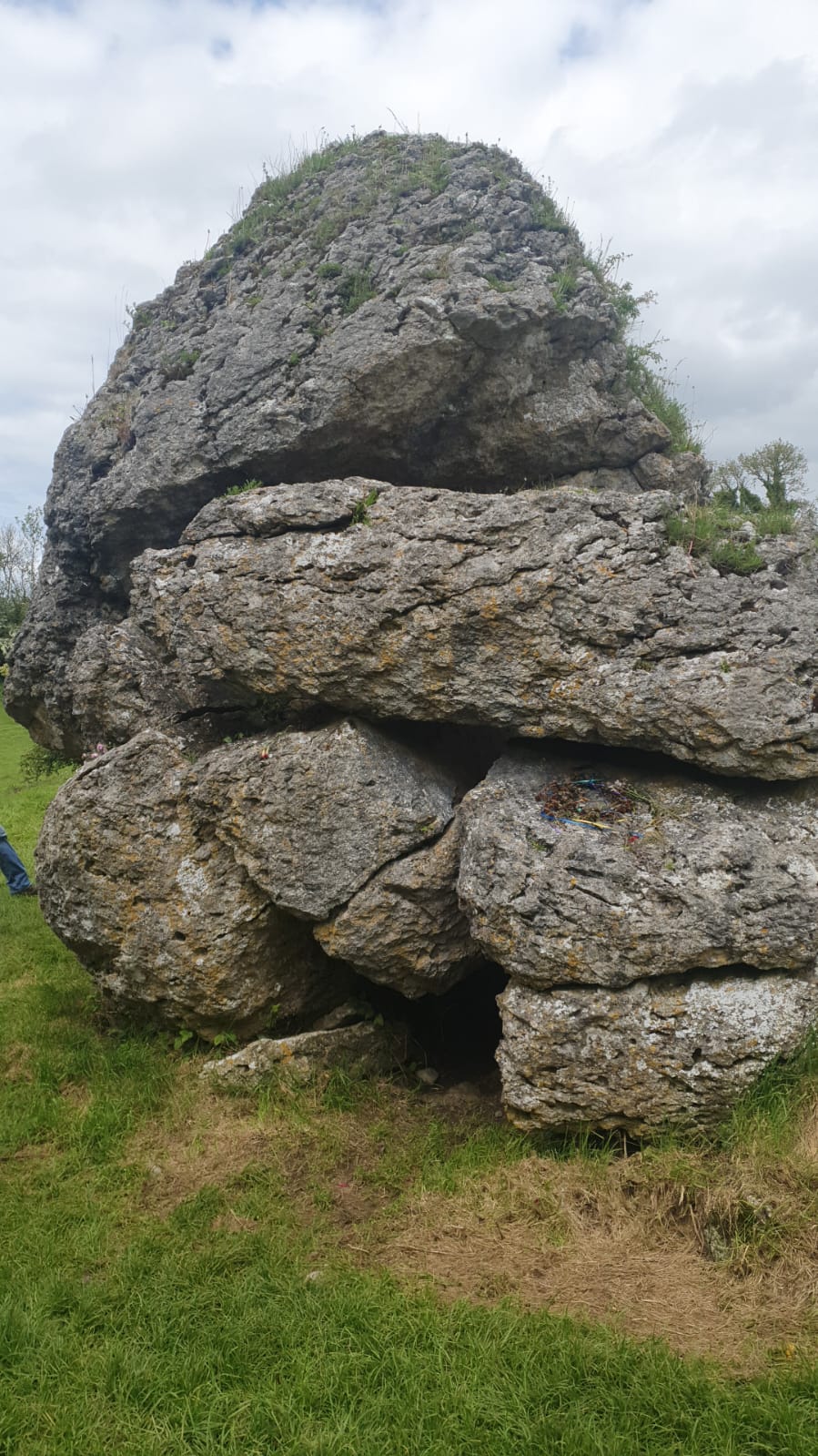 МІСТИЧНИЙ ПАГОРБ УІСНЕАХ