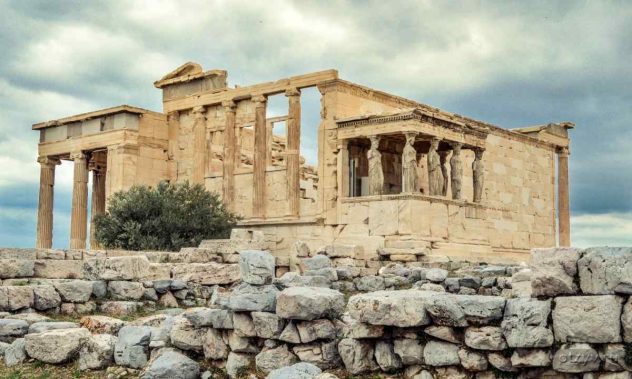 Ерехтейон — шедевр іонічної архітектури Афінського Акрополя