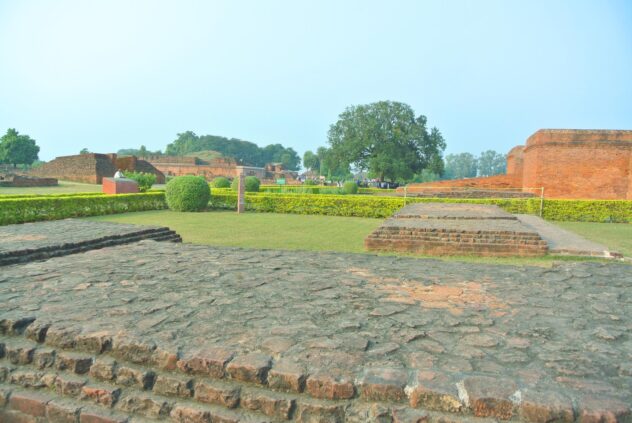 Школа Сватантрика: силогістика Мадх'яміки, Бхававівека і вплив на Тибет та Східну Азію