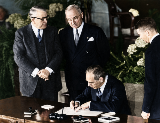 Боротьба наддержав у Холодній війні: НАТО, Варшавський договір і глобальне протистояння