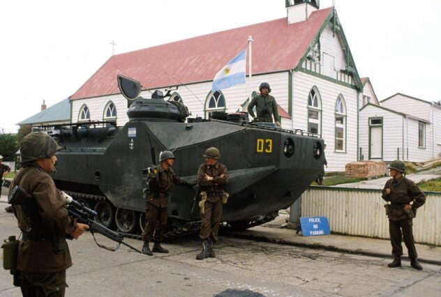Початок Фолклендської війни 1982 року: вторгнення Аргентини та захоплення островів